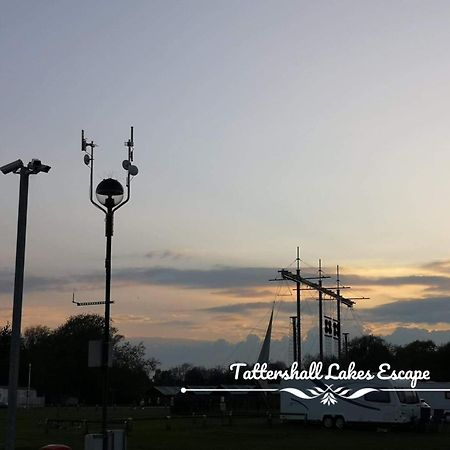 Meridian Tattershall Lakes Escape - Lakeside Lodge Caravan With A Fishing Peg Luxury Hot Tub Kültér fotó