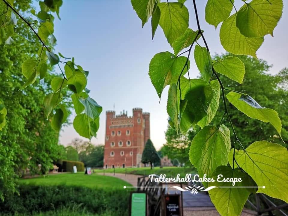 Meridian Tattershall Lakes Escape - Lakeside Lodge Caravan With A Fishing Peg Luxury Hot Tub Kültér fotó