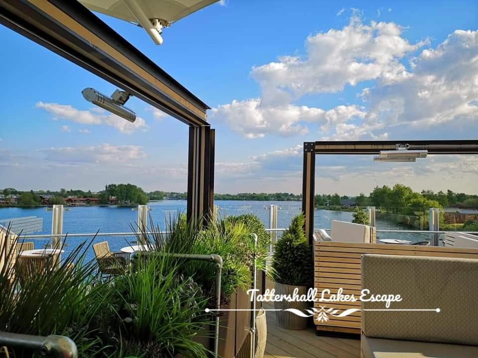 Meridian Tattershall Lakes Escape - Lakeside Lodge Caravan With A Fishing Peg Luxury Hot Tub Kültér fotó