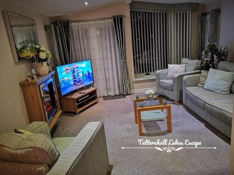 Meridian Tattershall Lakes Escape - Lakeside Lodge Caravan With A Fishing Peg Luxury Hot Tub Kültér fotó