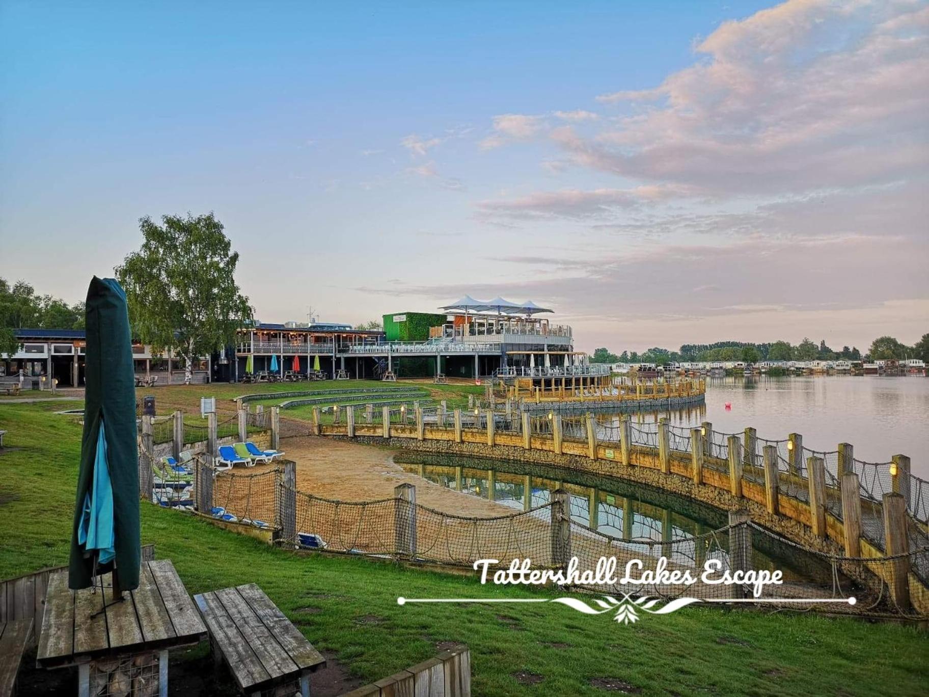 Meridian Tattershall Lakes Escape - Lakeside Lodge Caravan With A Fishing Peg Luxury Hot Tub Kültér fotó