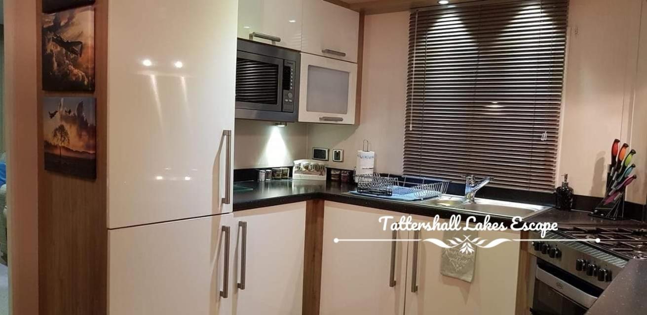 Meridian Tattershall Lakes Escape - Lakeside Lodge Caravan With A Fishing Peg Luxury Hot Tub Kültér fotó