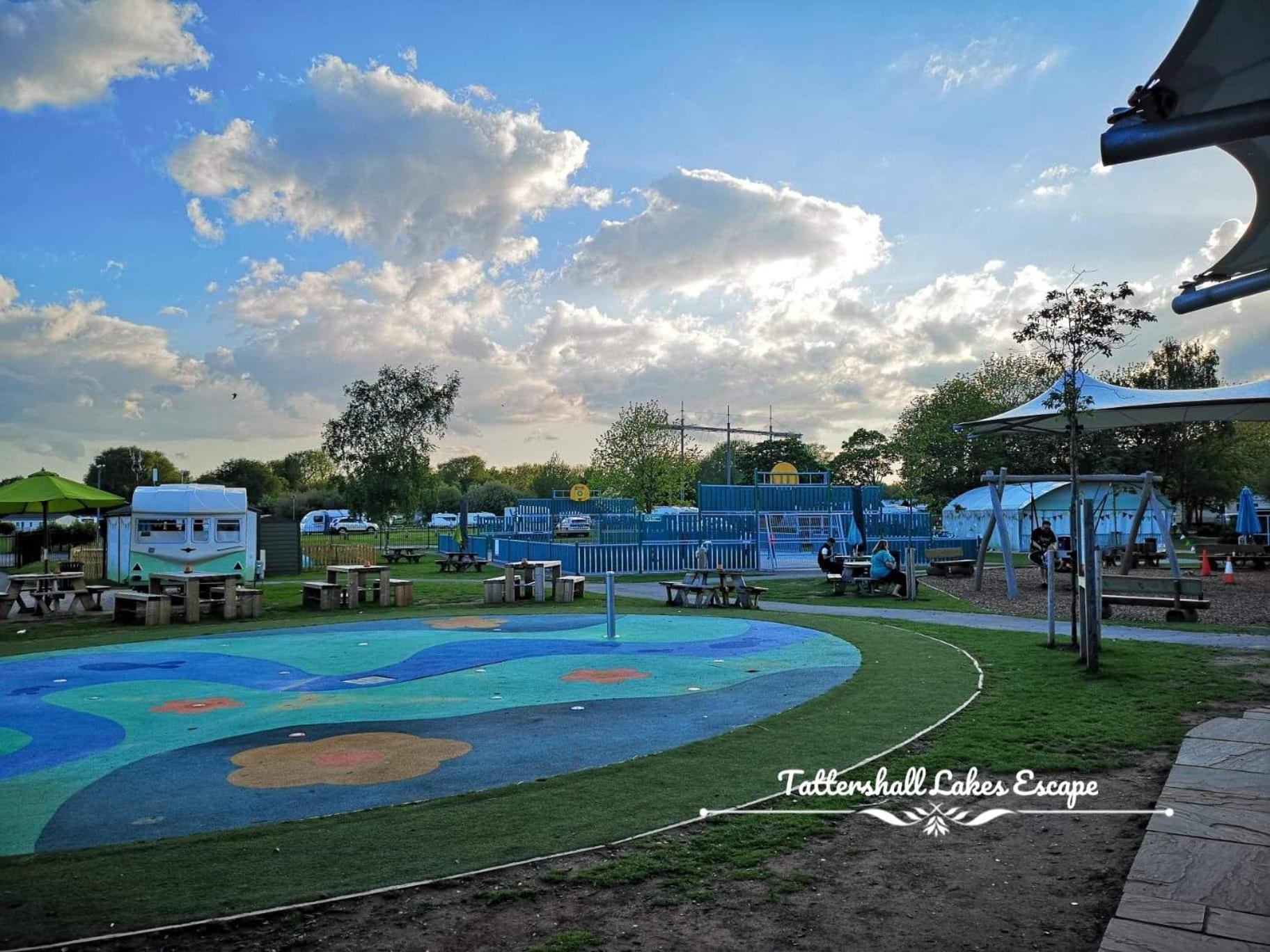 Meridian Tattershall Lakes Escape - Lakeside Lodge Caravan With A Fishing Peg Luxury Hot Tub Kültér fotó