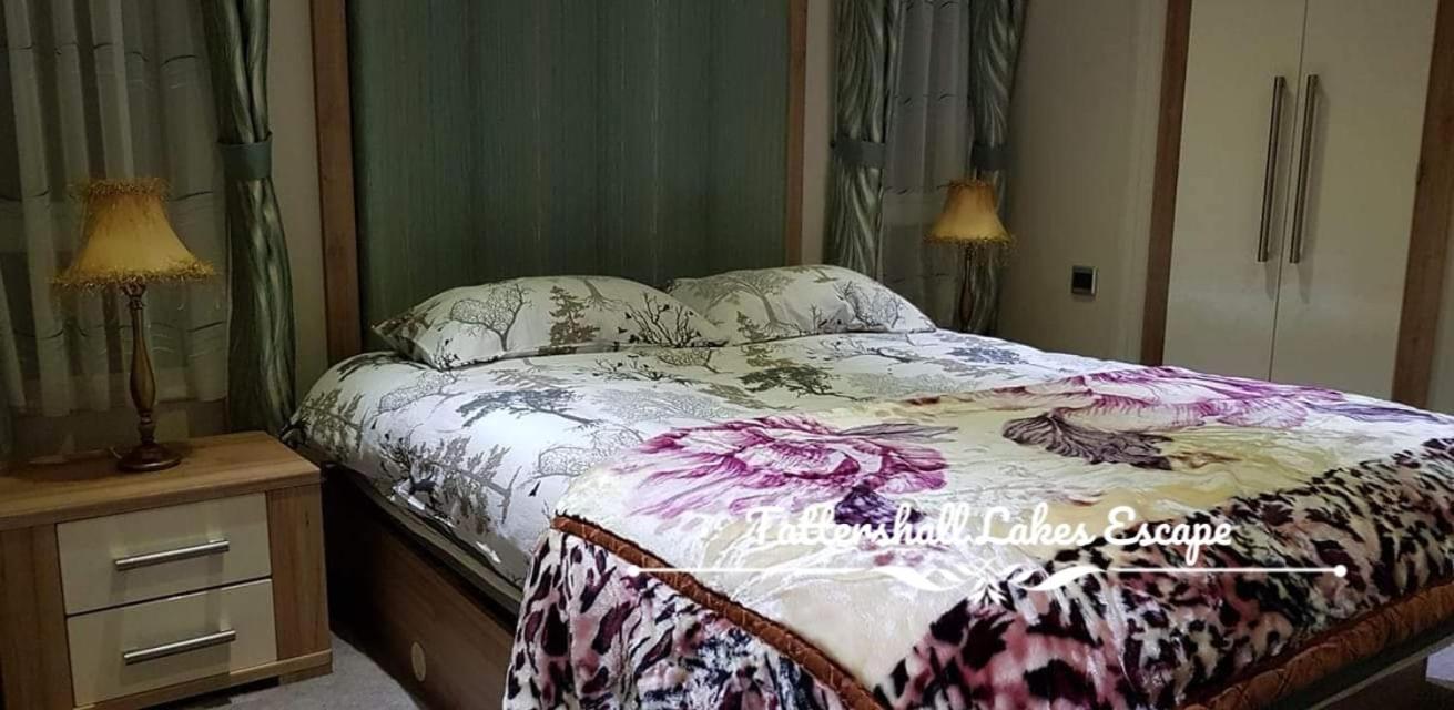 Meridian Tattershall Lakes Escape - Lakeside Lodge Caravan With A Fishing Peg Luxury Hot Tub Kültér fotó