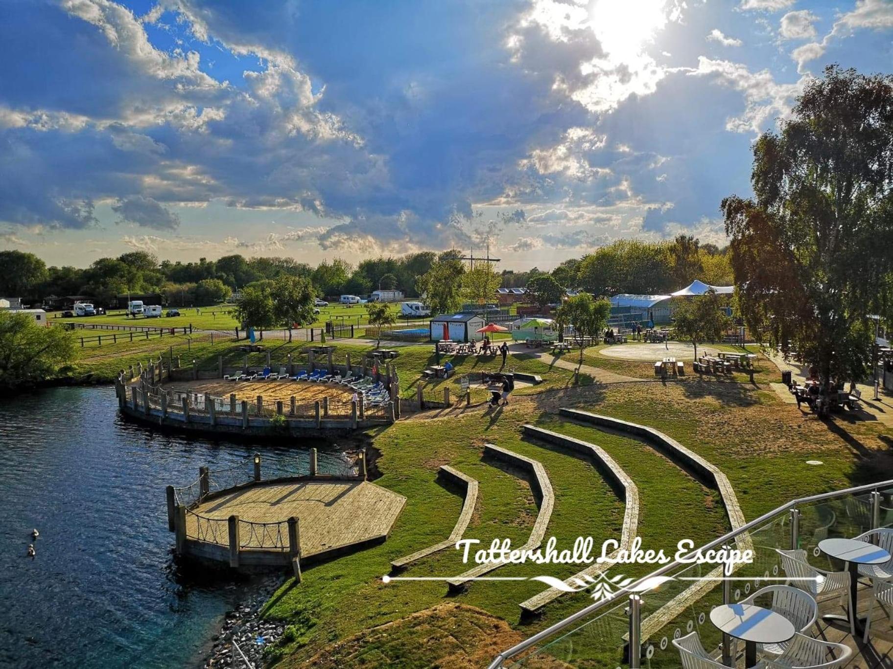 Meridian Tattershall Lakes Escape - Lakeside Lodge Caravan With A Fishing Peg Luxury Hot Tub Kültér fotó