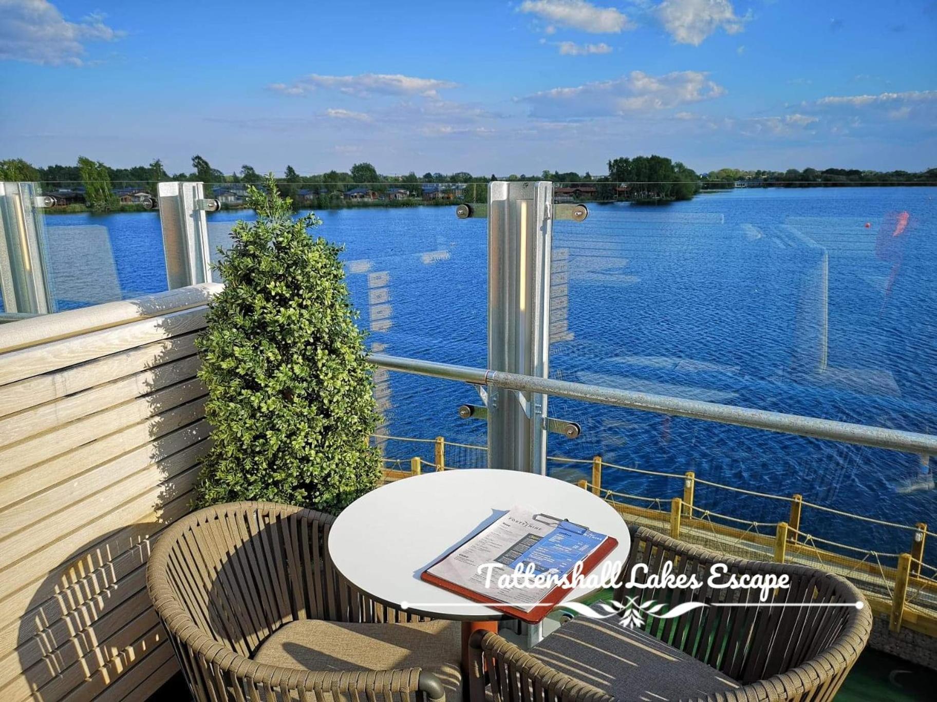 Meridian Tattershall Lakes Escape - Lakeside Lodge Caravan With A Fishing Peg Luxury Hot Tub Kültér fotó