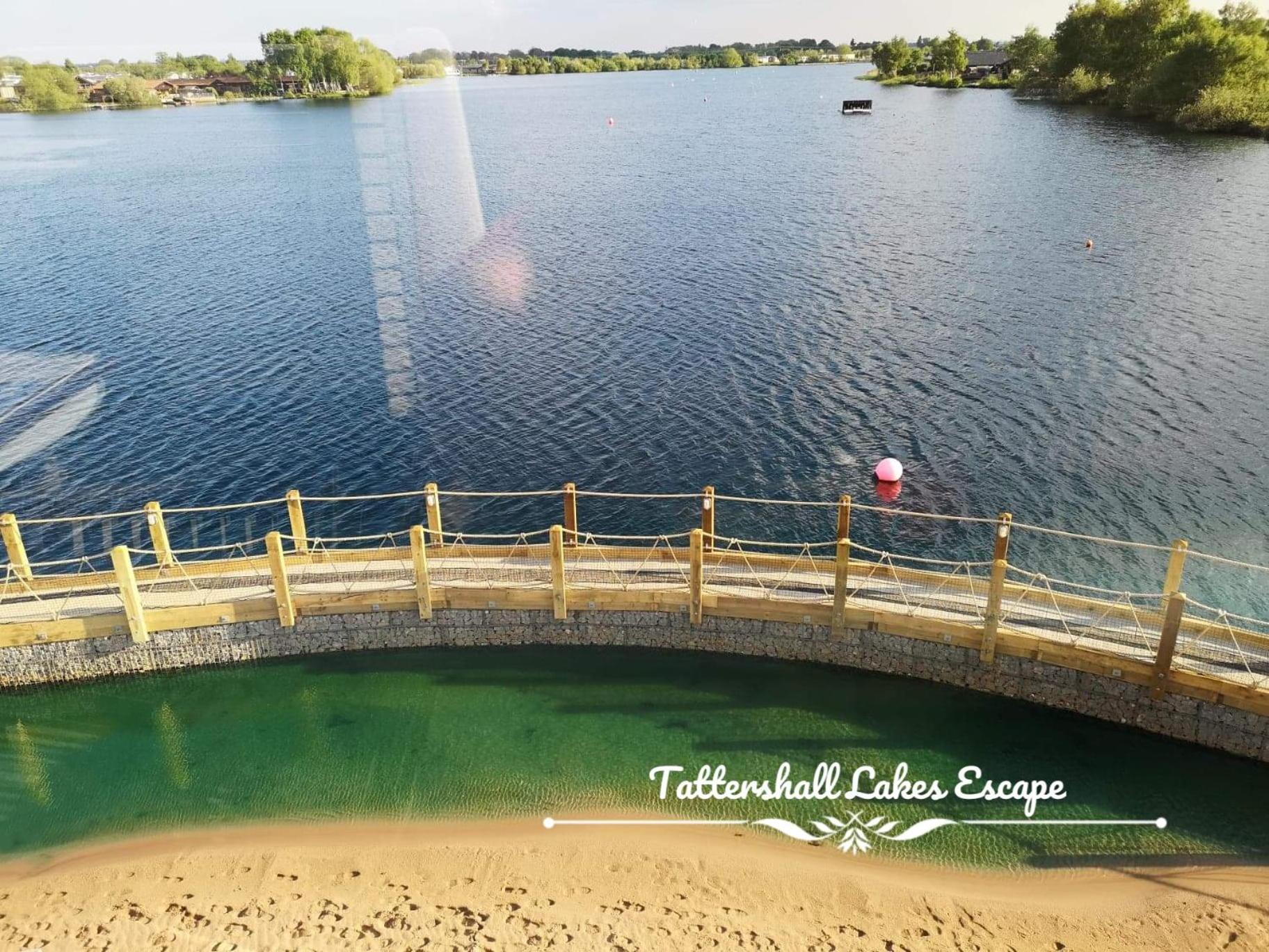 Meridian Tattershall Lakes Escape - Lakeside Lodge Caravan With A Fishing Peg Luxury Hot Tub Kültér fotó