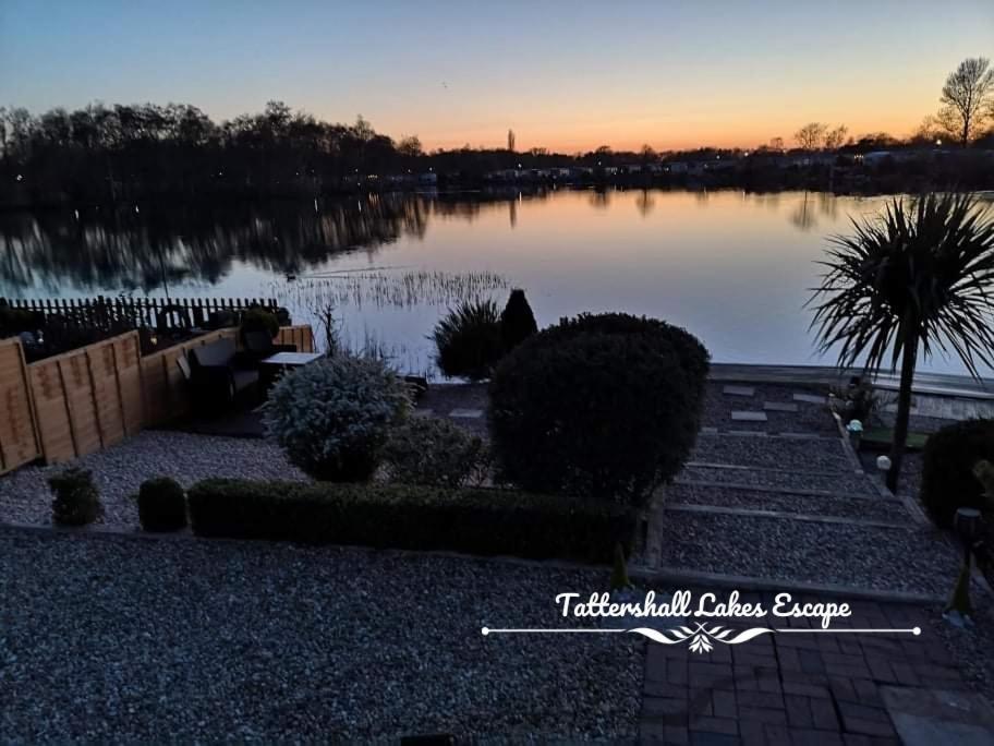 Meridian Tattershall Lakes Escape - Lakeside Lodge Caravan With A Fishing Peg Luxury Hot Tub Kültér fotó