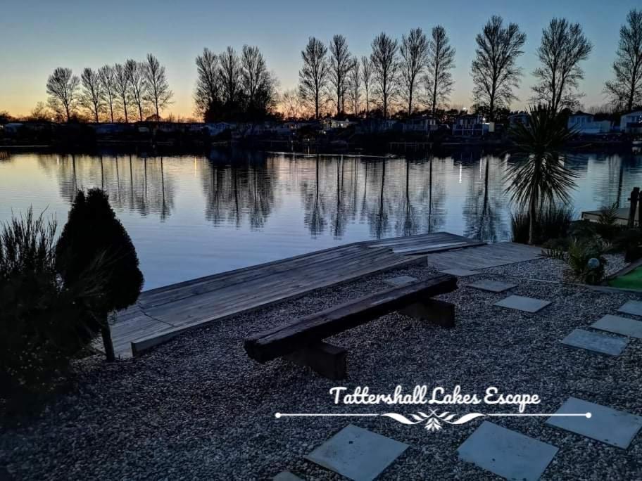 Meridian Tattershall Lakes Escape - Lakeside Lodge Caravan With A Fishing Peg Luxury Hot Tub Kültér fotó