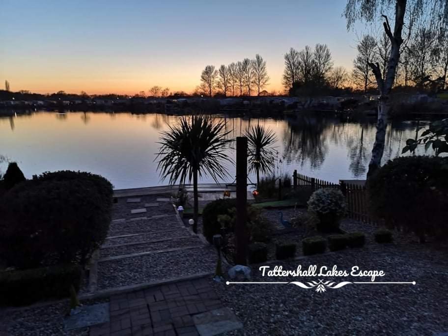 Meridian Tattershall Lakes Escape - Lakeside Lodge Caravan With A Fishing Peg Luxury Hot Tub Kültér fotó