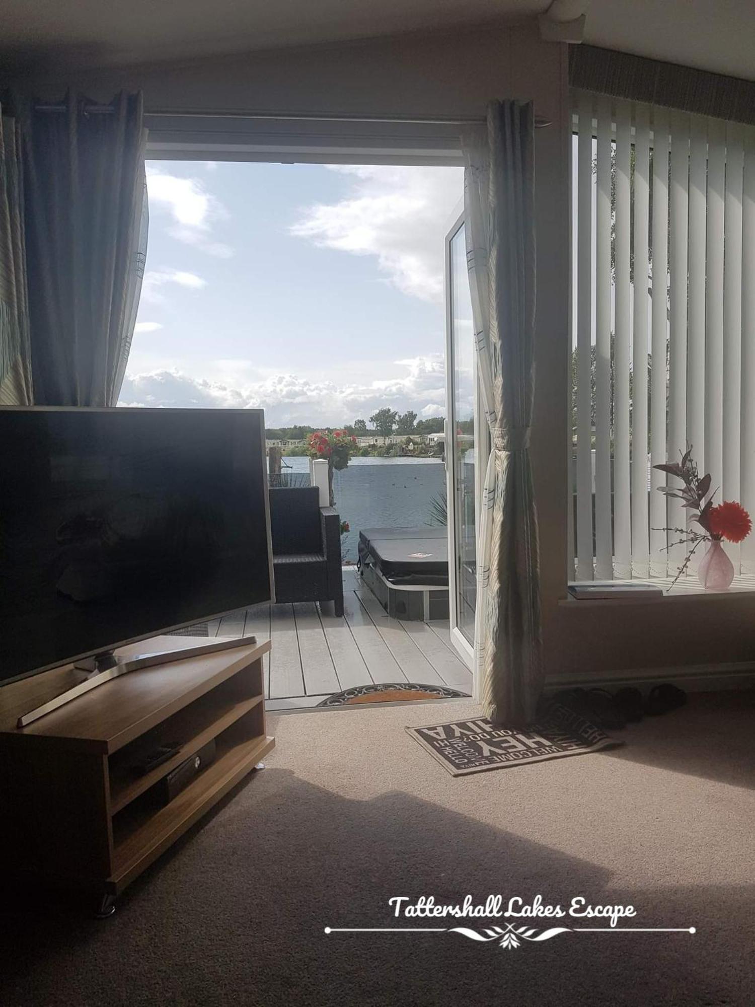 Meridian Tattershall Lakes Escape - Lakeside Lodge Caravan With A Fishing Peg Luxury Hot Tub Kültér fotó