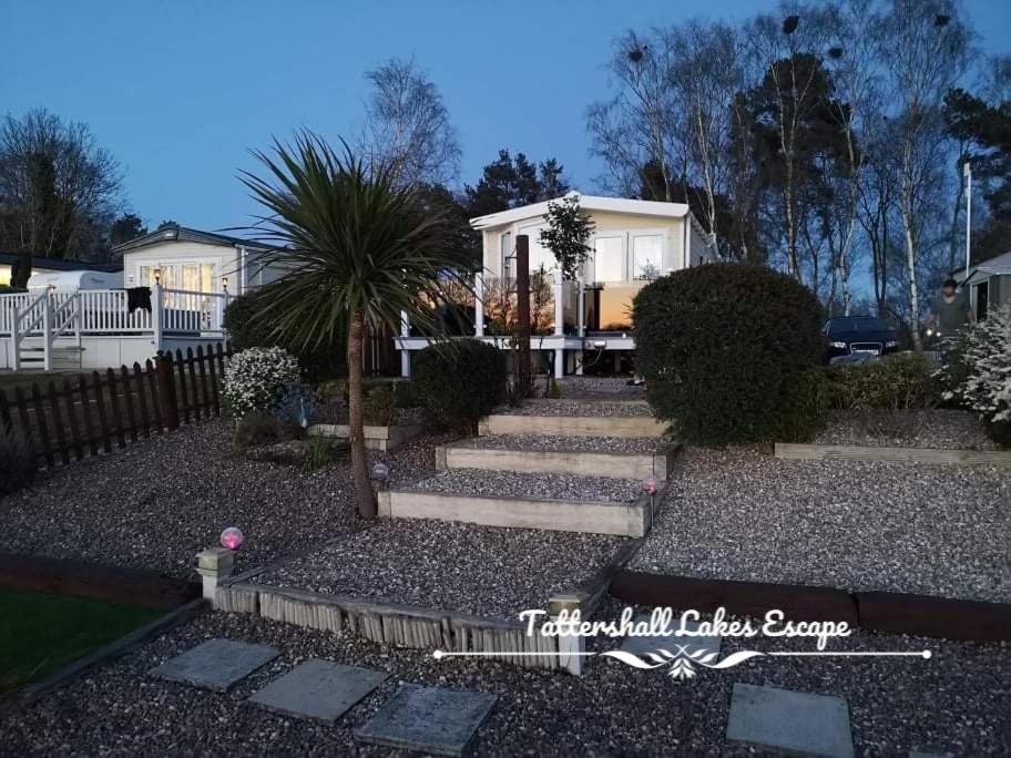 Meridian Tattershall Lakes Escape - Lakeside Lodge Caravan With A Fishing Peg Luxury Hot Tub Kültér fotó