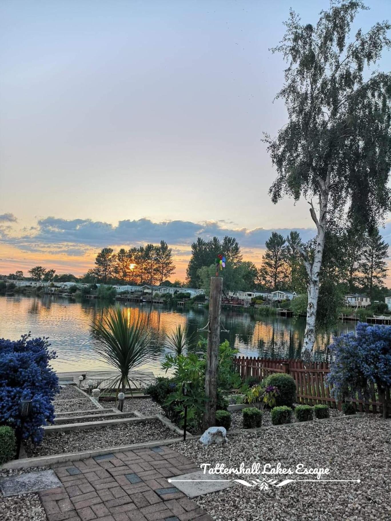 Meridian Tattershall Lakes Escape - Lakeside Lodge Caravan With A Fishing Peg Luxury Hot Tub Kültér fotó