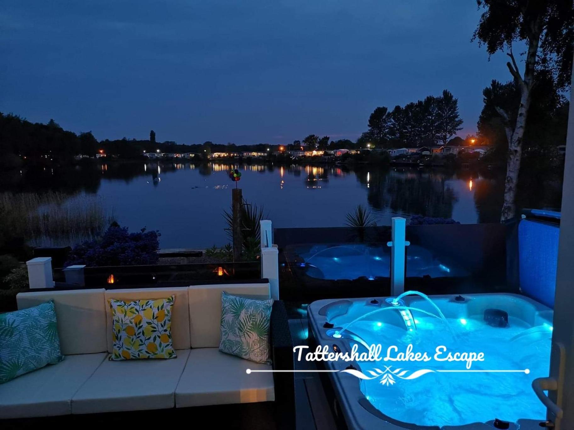 Meridian Tattershall Lakes Escape - Lakeside Lodge Caravan With A Fishing Peg Luxury Hot Tub Kültér fotó