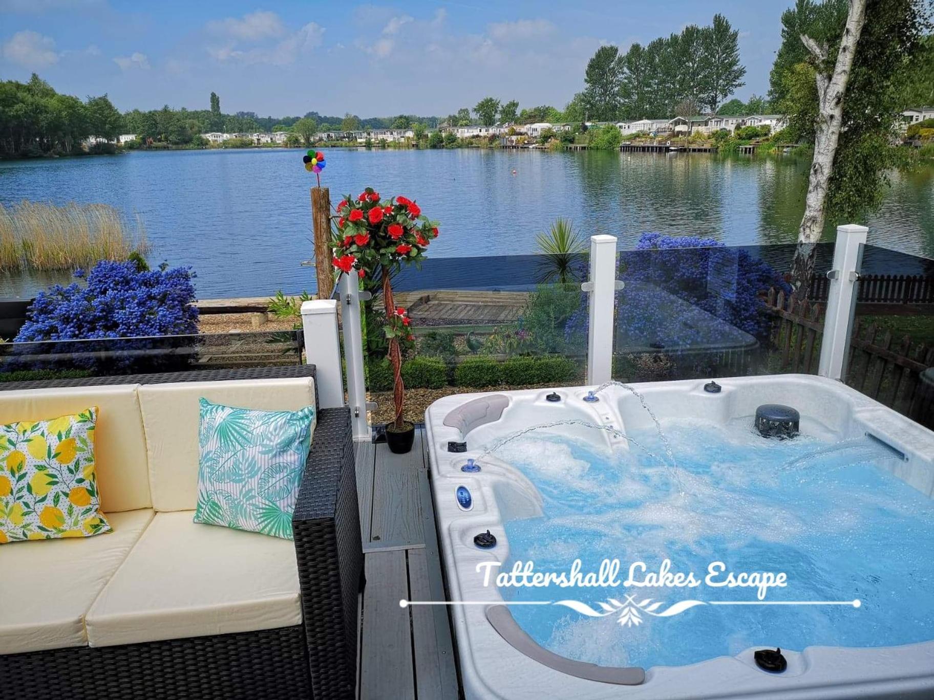 Meridian Tattershall Lakes Escape - Lakeside Lodge Caravan With A Fishing Peg Luxury Hot Tub Kültér fotó